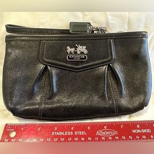 [Like New!] Large COACH Leather Wristlet